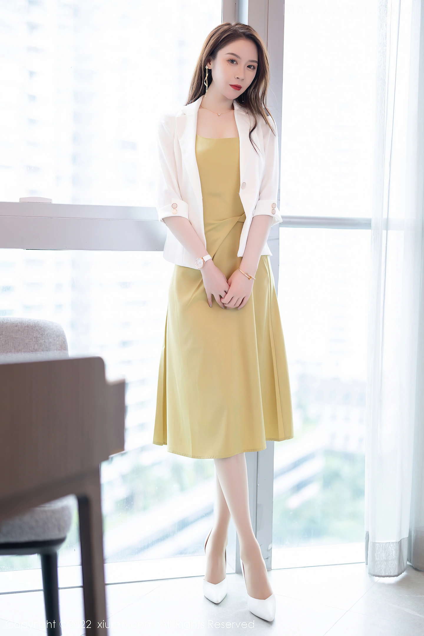 图片[2]-[XiuRen秀人网] VOL.5147 模特梦心玥佛山心愿旅拍脱吊带裙露黄色内衣超薄肉丝诱惑写真82P-秀人网官方网站